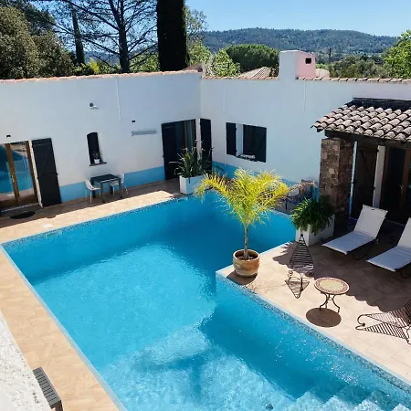 Le Patio Bleu * La Crau